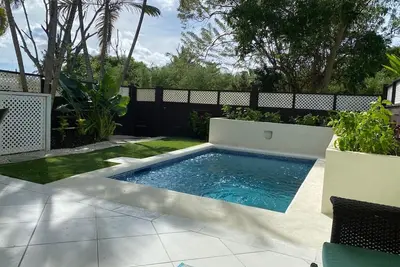 Image de «Palm View», côte ouest 3 bd \/ 3. Villa 5br à quelques minutes à pied de la plage