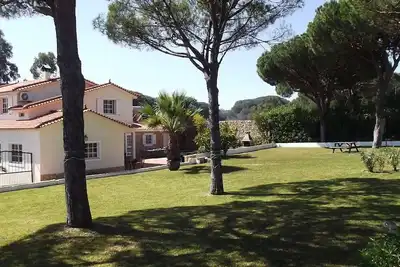 Image de A \/ L21329 pour 14 personnes, 6 chambres \/ 6 salles de bains avec villa climatisée près de la marina.