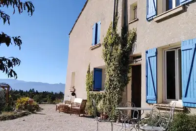 Image de Charming 17th century country farmhouse with incredible views!