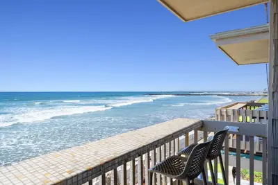 Image de Front OCÉAN REMODÉ! Superbes vues sur l'océan. Douche à l'italienne. Cottage Supérieur D18 - Bradley Beachfront