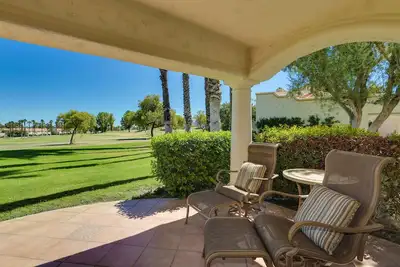 Image de Étage inférieur, 2 chambres à coucher, amélioré, double façade de fairway,