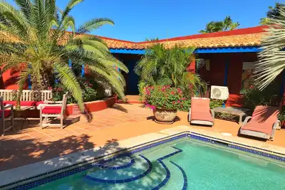 Image de Beaux studios tropicaux 'La Maison' avec piscine super proche des plages.