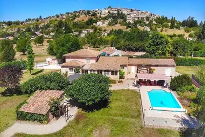 Image de Maison grand confort avec piscine chauffée et jacuzzi pour 12 personnes