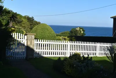 Image de 'Cliffway' Totland, paisible, propre gdn, vue sur la mer, à 5 minutes à pied de la plage \/ de la côte