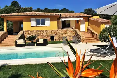 Image de Très belle villa avec piscine chauffée, terrain clos, proche Porto-Vecchio