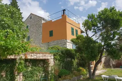 Image de Maison en pierre rénovée avec vue sur la mer à 900 m de la plage, Dalmatie