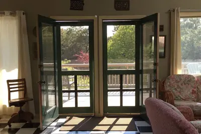Image de Maison Spacieuse Et ENSOLEILLÉE Sur La Route PRIVÉE Bayside