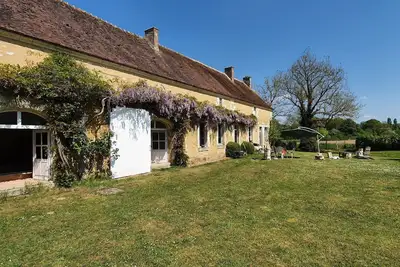 Image de Un corps de ferme à la campagne