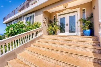 Image de Mountaintop Villa avec vue spectaculaire Sunset View des Caraïbes