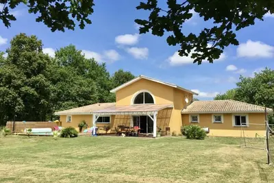 Image de VillasHomeClet - Villa Côte & Lac ⭐️ Piscine ⭐️ Spa ⭐️ Wifi ⭐️ 4 chambres