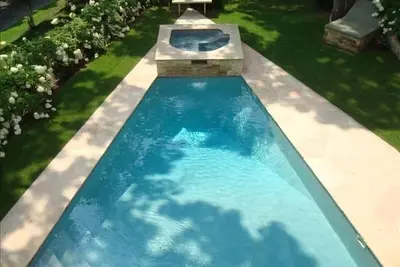 Image de Propre retraite Chic Hampton Designer offre une vue époustouflante de l'eau! !