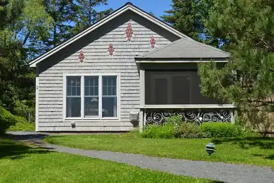 Image de Calme, charme, excellent emplacement ~ venez visiter!