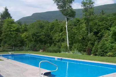 Image de Maison de 5 chambres, views10 de Mountain Acres, 65 'piscine, pool house séparée