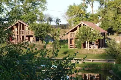 Image de Maison ossature bois  avec étang  et piscine, Parc Régional  Périgord Limousin