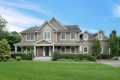 Image de Village of Quogue - Proche de l'Us Open - Construction récente traditionnelle