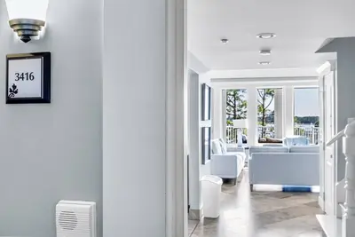 Image de Premier Penthouse au paradis! Lasata 2 Story 4br avec vue panoramique sur la baie!