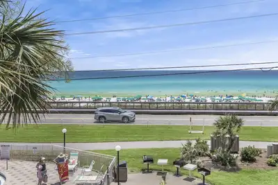 Image de 3rd Floor Destin Condo, Beach Chair Setup + Hot Tub ~ Maravilla 2309