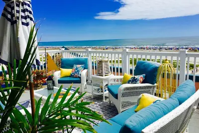 Image de Celebrity Hideout. Award Winning Exclusive Oceanfront Penthouse