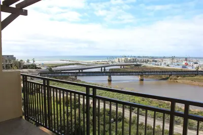 Image de Condo-plage de luxe, océan, vue sur le port + vélos et planches à roulettes