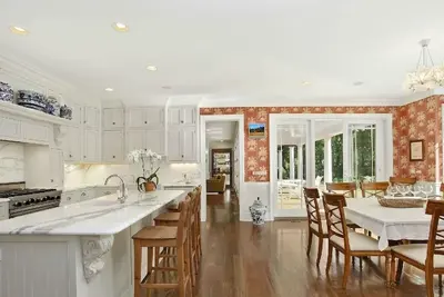 Image de Prestations haut de gamme de 5br Wainscott immeubles 5. 5 sdb Entertain in Style