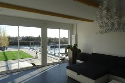 Image de Grand Gîte climatisé et équipé, avec terrasse, en bords de Seine proche de Paris