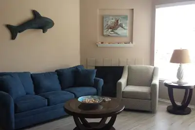 Image de \"Island Time\" est un beau 1/1 Condo, 1 pâté de maisons de la plage, de grandes commodités
