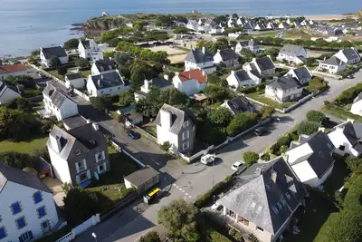 Image de Grande maison de famille à 100 m de la plage, chambre et salle de bain Pmr