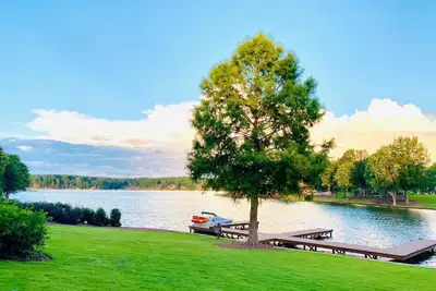 Image de Emplacement de luxe au bord de l'eau récemment rénové 2br \/ Prime