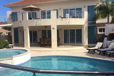 Luxueuse villa Vip de 3 à 7 Br avec piscine privée - Bracelets en or