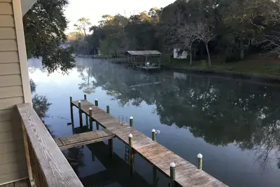 Image de Cabane unique sur la pittoresque rivière Bon Secour