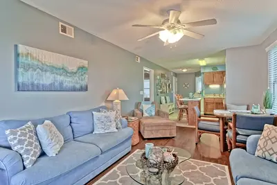 Image de Magnifique Condo à quelques pas de la piscine en bord de mer et de la plage!