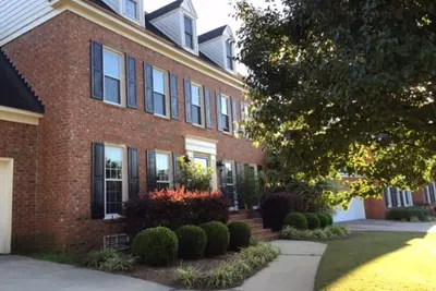 Image de Belle maison coloniale pour les maîtres Semaine (Evans, Ga)