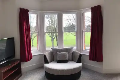 Image de Vue sur le parc - Un appartement de deux chambres récemment rénové