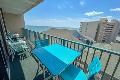 Image de Emplacement parfait pour votre famille. 2 chambres, 2 salles de bain condo en bord de mer avec vue sur l'océan. 8 personnes. Piscine extérieure, rivière lente, jacuzzi. Hauteur du garage 7'2 \". Pas d'animaux de compagnie. Pas de motos.