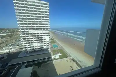 Image de Daytona Beach Ocean Front Appartement de vacances de deux chambres à deux chambres à coucher