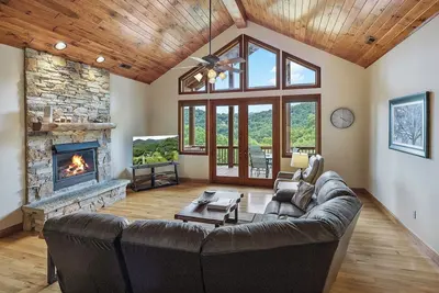 Nouveau condo Smoky Mountain Country Club de luxe (99 $ / en semaine jusqu'au 30 juin)