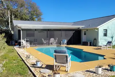 Image de 3 chambres, 2 salles de bain, piscine maison pour 6 personnes