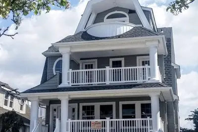 Image de Nouveautés en 2018 - Famille unique 5 Br 3. 5 Ba 5 ponts, marches menant à la plage / aux tableaux
