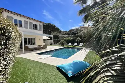 Image de Villa Sainte Maxime Avec Piscine - Mer A Pied