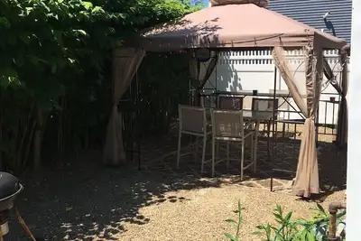 Image de Sunset Bay 2 Cottages 2Bd & 1Bd Près de la plage Même lot 1 prix pour les deux