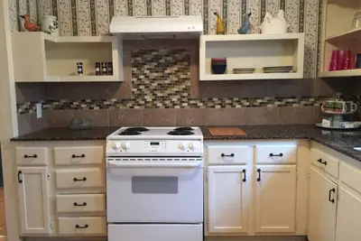 Image de Vous allez adorer cuisiner dans cette cuisine! Il est chargé d'espace!