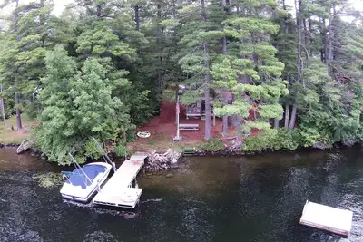 Image de Grands pins sur le lac Loon