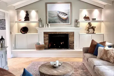 Image de Maison de luxe de style chalet de plage à Newport Beach