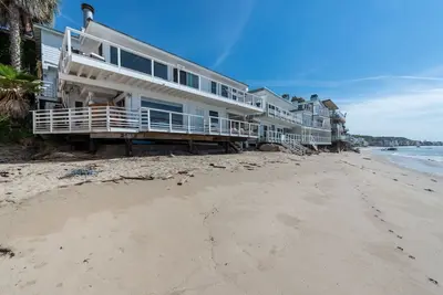 Image de Malibu Rd Sandy Beach House - 2 cuisines, bain à remous, face à l'océan