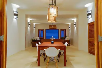 Image de Ecoluxe Haven 4 chambres à Treasure Beach avec piscine