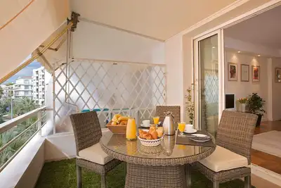 Image de Superbe appart design prés des plages, la Pinède à Juan Les Pins
