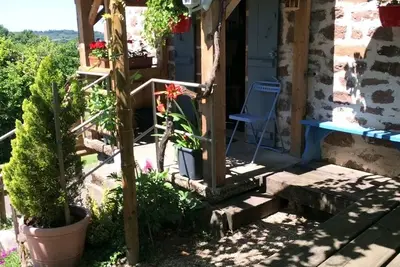 Image de Maison tout confort. Possibilité 4 max. Jardin clos et arboré.