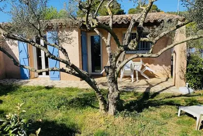 Image de Location 2\/3 pers équipée et climatisée, piscine, jardin privatif, animaux, var
