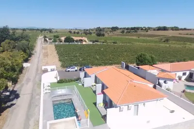 Image de 4 appartements dans villa à la campagne au calme avec piscine, proche mer