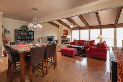 Image de Superbe condo 2/2 avec accès à la piscine et au court de tennis! 7 personnes!